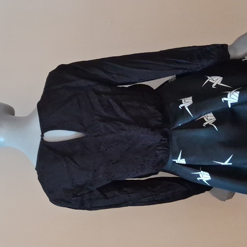 🌟3/$30.Silken Shirt With Cut-out Neck Line.